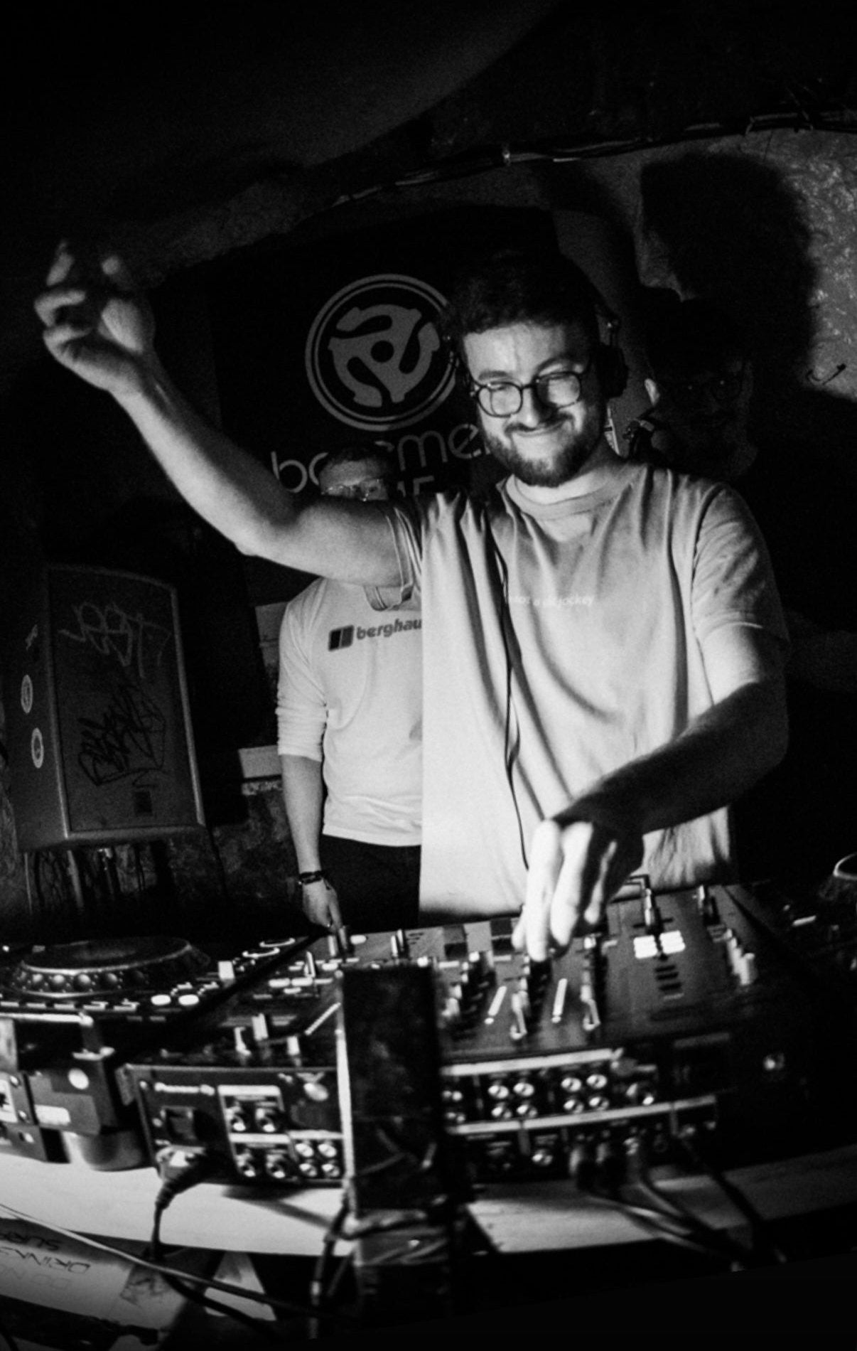 DJ T28 playing a DJ set wearing I'M NOT A DJ T-Shirt in mint - DnB - for UKG, Drum and bass and garage fans - Hun Sauce